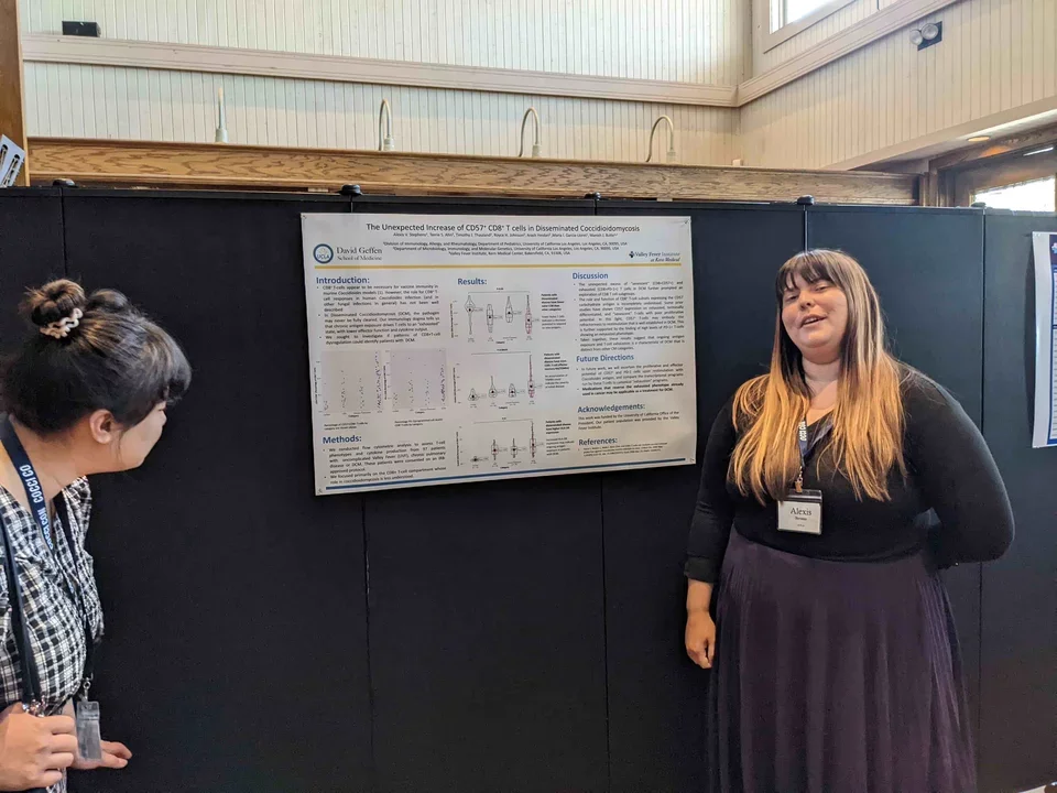 Alexis presenting her work at the 2022 Annual Coccididoidomycosis Meeting April 2022
