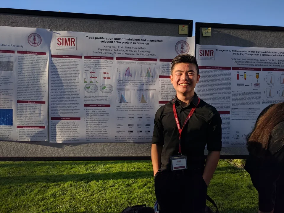 Kelvin Yang standing in front of SIMR Poster session on Aug 2016.