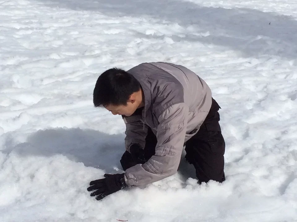 Ken builds a ramp for sledding on the Butte - Bollyky lab trip in Incline Village, Nevada on Mar 23, 2015