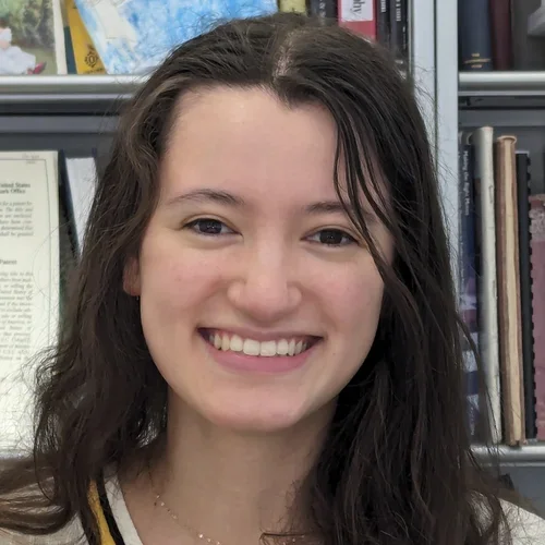 Headshot of Bella Machado