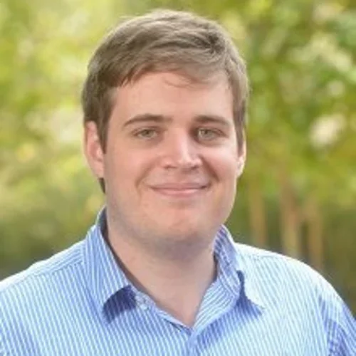 Headshot of Ian Perrone