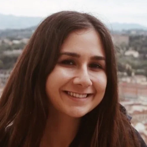 Headshot of Mana Sheykhsoltan