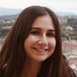 Headshot of Mana Sheykhsoltan